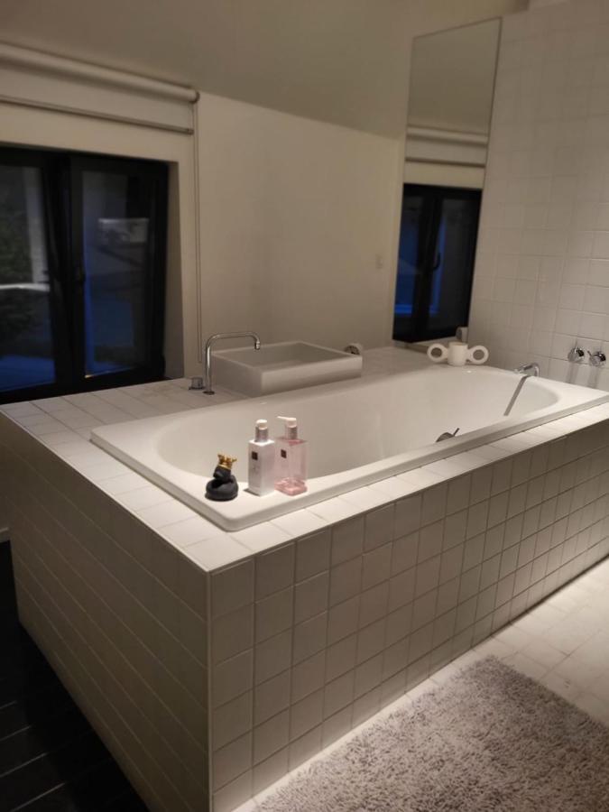 Gezellige Moderne Woning Met Zwemvijver Халле Экстерьер фото